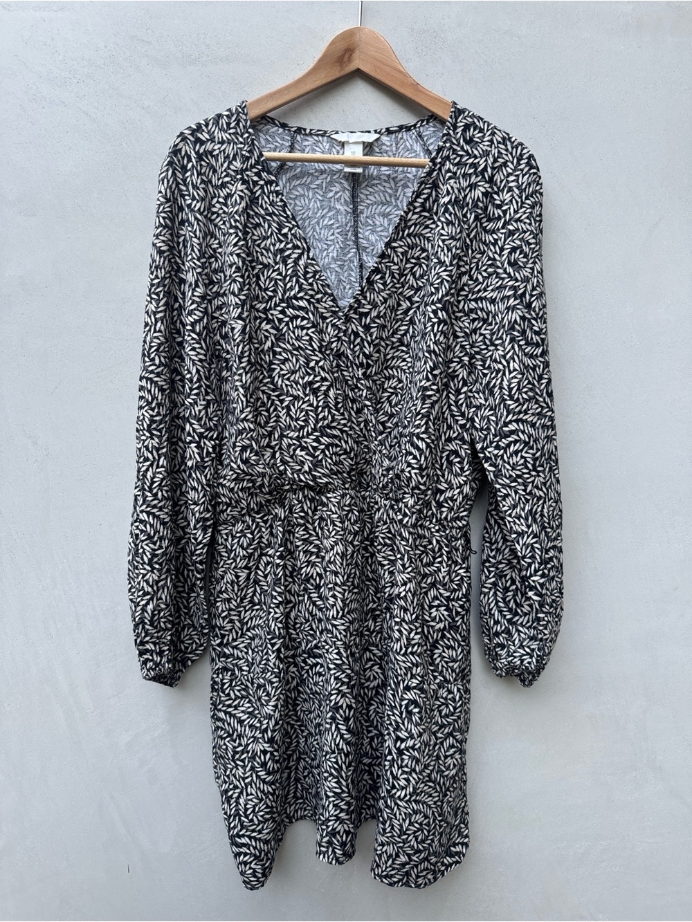 H&M Black White Leaf Print Wrap Dress Large Long Sleeve Belted